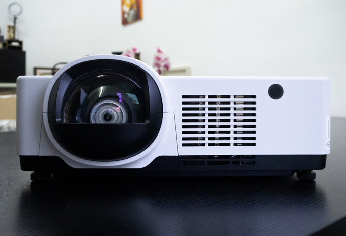 Flight Projector SMX 6000-7000 Lumens Laser Projector 4K Short Throw For Flight ...